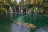 Fototapeta Góry - Wasserfälle, Gewässer und Wege im Nationalpark Plitvicer Seen in Kroatien