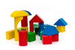 Holzspielzeug für Kinder auf weißem Hintergrund