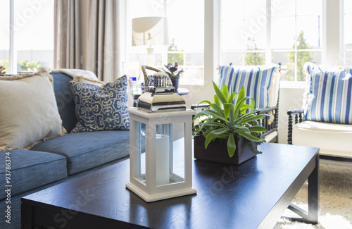 Fotografia, Obraz Living Area with Coffee Table, Couch and Chairs
