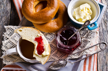 Wall Mural - Bagel with butter and jam