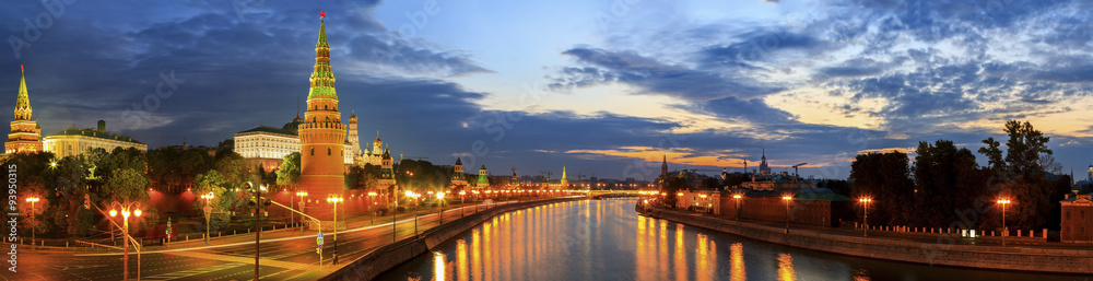 Obraz na płótnie panoramic photo of the Moscow Kremlin and Moscow river at sunrise w salonie