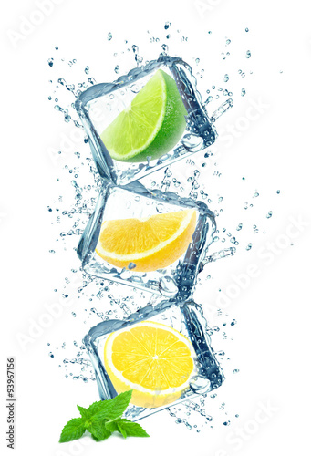owoce-cytrusowe-i-krople-kostek-lodu