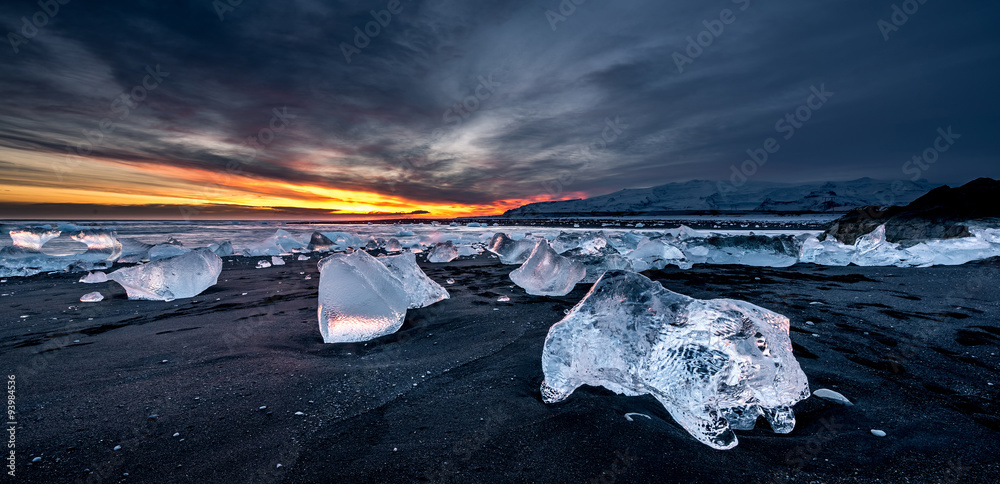 Jokulsarlon ice beach, Iceland - obrazy, fototapety, plakaty 