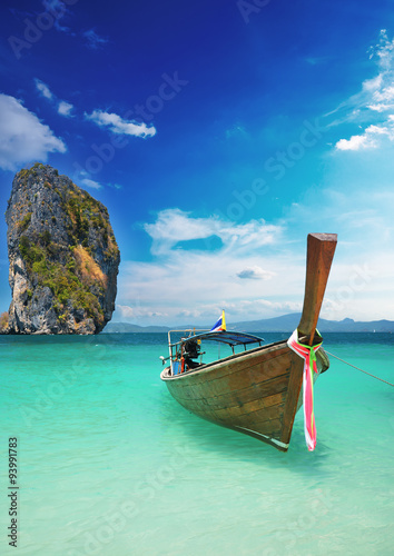 Fotografie, Obraz Longtale čluny na krásné pláži, Krabi, Thajsko