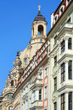 Fototapeta Na drzwi - Frauenkirche Dresden mit Barockhäusern Rampische Strasse
