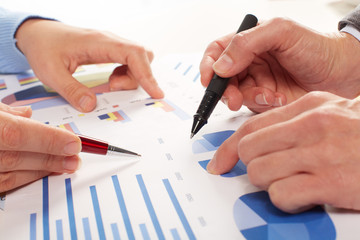Fototapete - Hands of business people working with graphs.