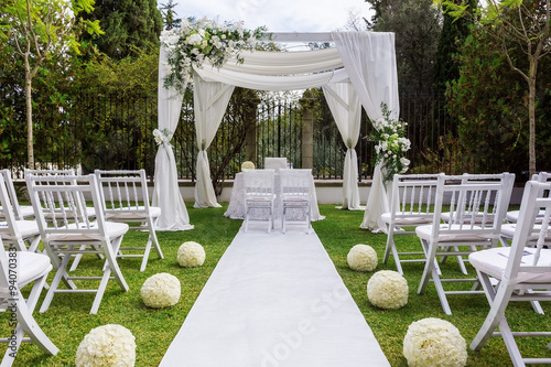 Fotografía Camino de la boda y decoraciones para los recién casados