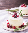 Mini cheesecake with cranberries