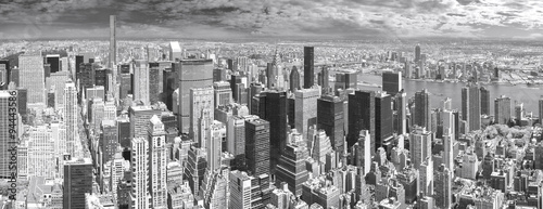 Nowoczesny obraz na płótnie Black and white panoramic view of Manhattan, New York, USA.