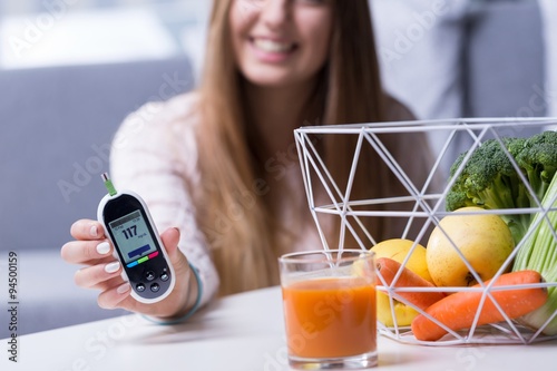 Fotomural Diabetic girl leading healthy lifestyle