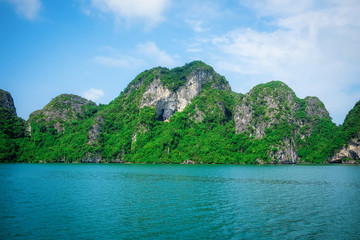 Wall Mural - Mountain islands and sea in Halong Bay