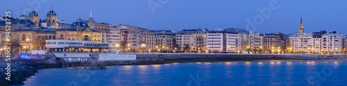 panoramic view of Donostia - San Sebastian at night Tablou Canvas