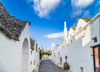 Canvas Print - The Trulli houses of Alberobello in Apulia in Italy