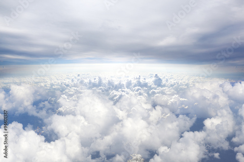 Naklejka - mata magnetyczna na lodówkę Horizonte fondo de cielo azul desde arriba. Concepto de Cielos. Concepto de viaje Avión