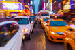Bild mit kreativem Zoomeffekt vom Straßenverkehr im nächtlichen Manhattan, New York City