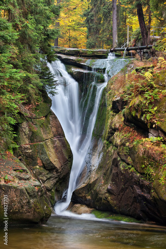 Fototapeta na wymiar Szklarka Waterfall in Autumn