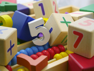 Toy wooden numbers