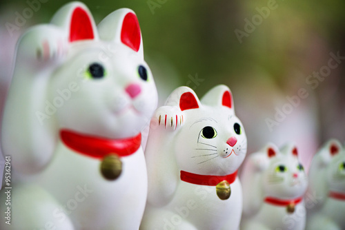 招き猫 幸運のネコ Adobe Stock でこのストック画像を購入して 類似の画像をさらに検索 Adobe Stock 招き猫 幸運のネコ Adobe Stock でこのストック画像を購入して 類似の画像をさらに検索 Adobe Stock