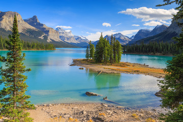 Wall Mural - Spirit Isalnd in Maligne Lake