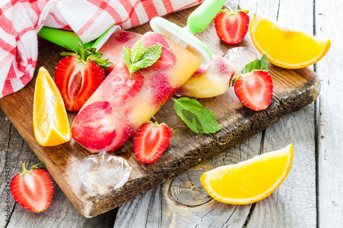 Obraz Dibond Lody Truskawkowe i Pomarańczowe