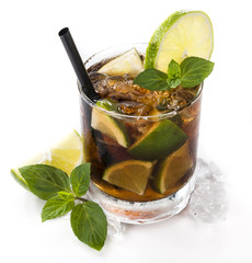 Wall Mural - Fresh made Cuba Libre (isolated on white)