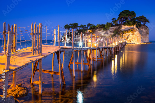 Fotografía Hanging bridge to the island at night, Zakhynthos in Greece