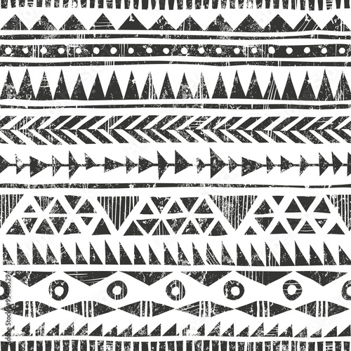 Stoffe zum Nähen Vektor Hand gezeichnete Tribal print. Primitiven geometrischen Hintergrund im Grunge-Stil.