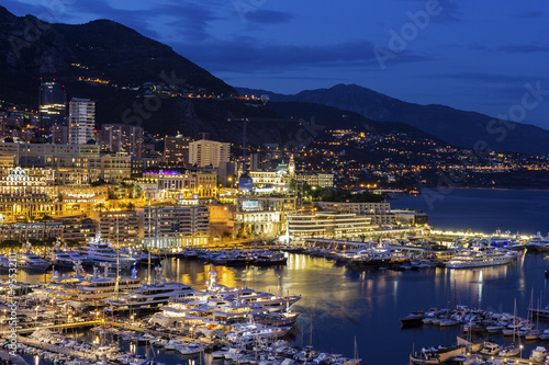 Fototapeta na szkło Wieczorem widok na Monte Carlo w Monako