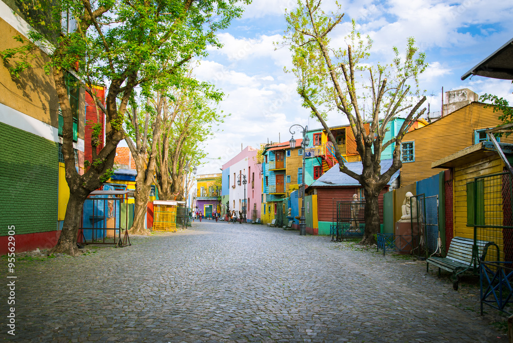 Buenos Aires: "Caminito" street and his famous painted houses in the neighborhood of La Boca. - obrazy, fototapety, plakaty 