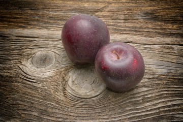 red apples on wooden table