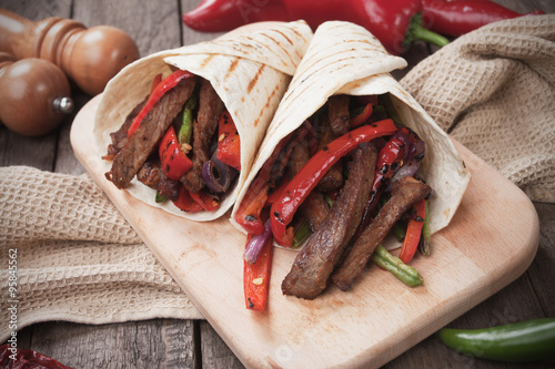 Fotomural Fajitas mexicanas en envoltura de tortilla
