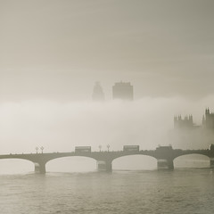 Fototapete - Heavy fog hits London