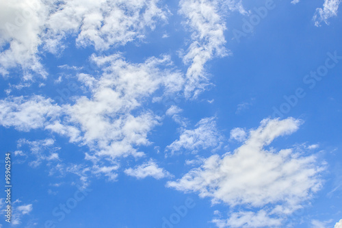 Naklejka na drzwi White clouds in the blue sky