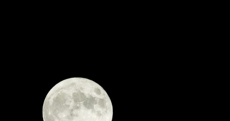 Poster - Timelapse of the full moon over the dark black sky at night. 4k footage made of high resolution images shot in RAW.