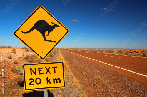 Fotografía Señal de tráfico en la carretera de Australia