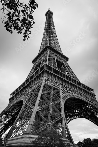 Naklejka na drzwi Eiffel Tower in Black and white