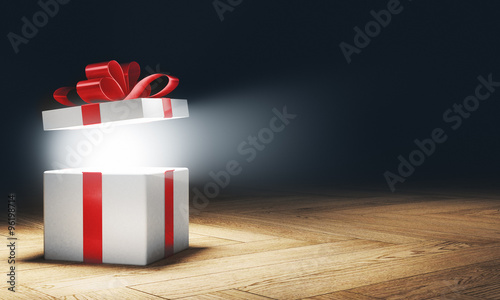 Fotografía Pacchetto regalo aperto scartato sorpresa