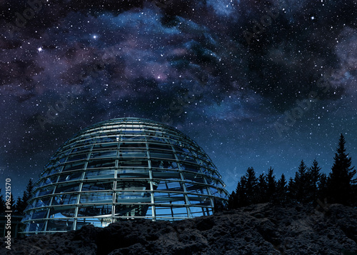 Fotomural futuristic glass dome under the milky way