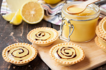 Wall Mural - tartlets with lemon curd and chocolate