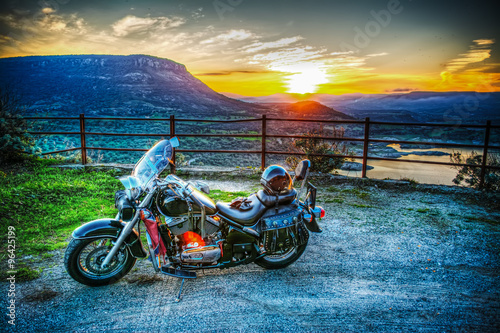 Cuadros en Lienzo motorcycle on the edge of the road
