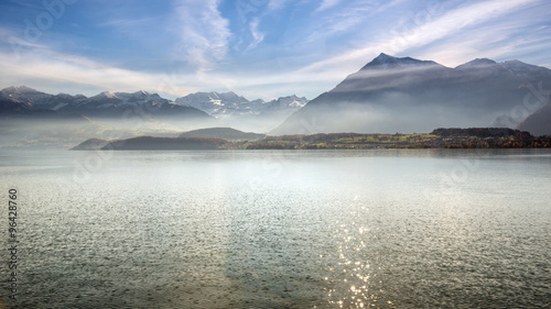 Plakat Jezioro  niesen-i-jezioro-thun-szwajcaria