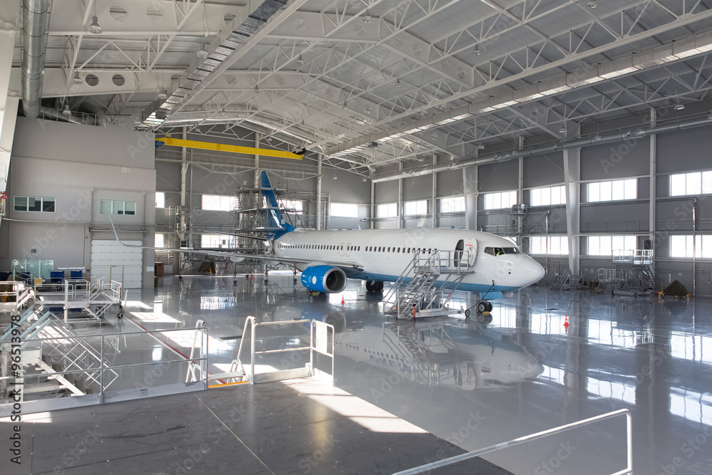 aircraft in hangar - obrazy, fototapety, plakaty 