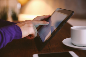 Wall Mural - Young man using his tablet-pc, close up