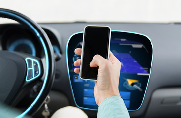 Canvas Print - close up of male hand with smartphone driving car