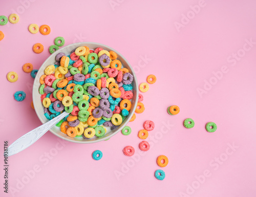 Cuadros en Lienzo Colorful cereal on a pink background