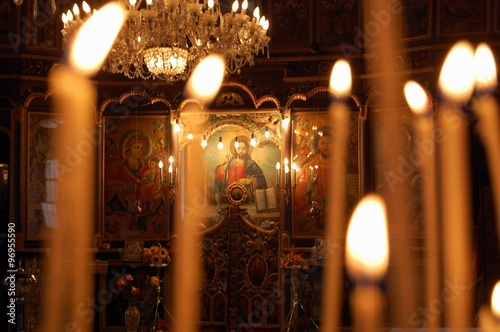 Cuadros en Lienzo Burning candles in orthodox church