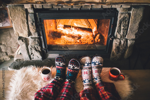 Fotomural Feet in woollen socks by the Christmas fireplace