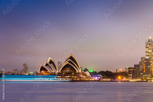 Fototapeta na szkło SYDNEY - 12 października 2015: Ikoniczna Sydney Opera House jest mu