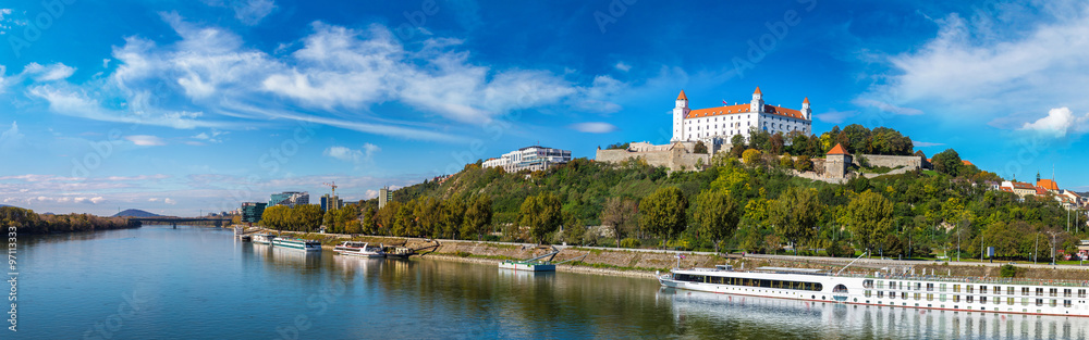 Obraz na płótnie Medieval castle  in Bratislava, Slovakia w salonie