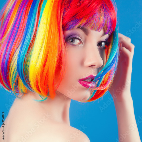 Naklejka na meble beautiful woman wearing colorful wig